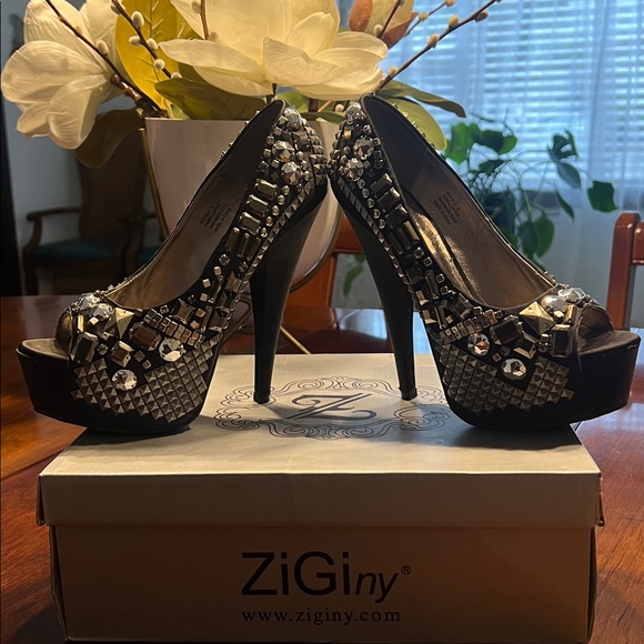 Ziginy Royale peep toe heel pumps - Picture 8 of 9